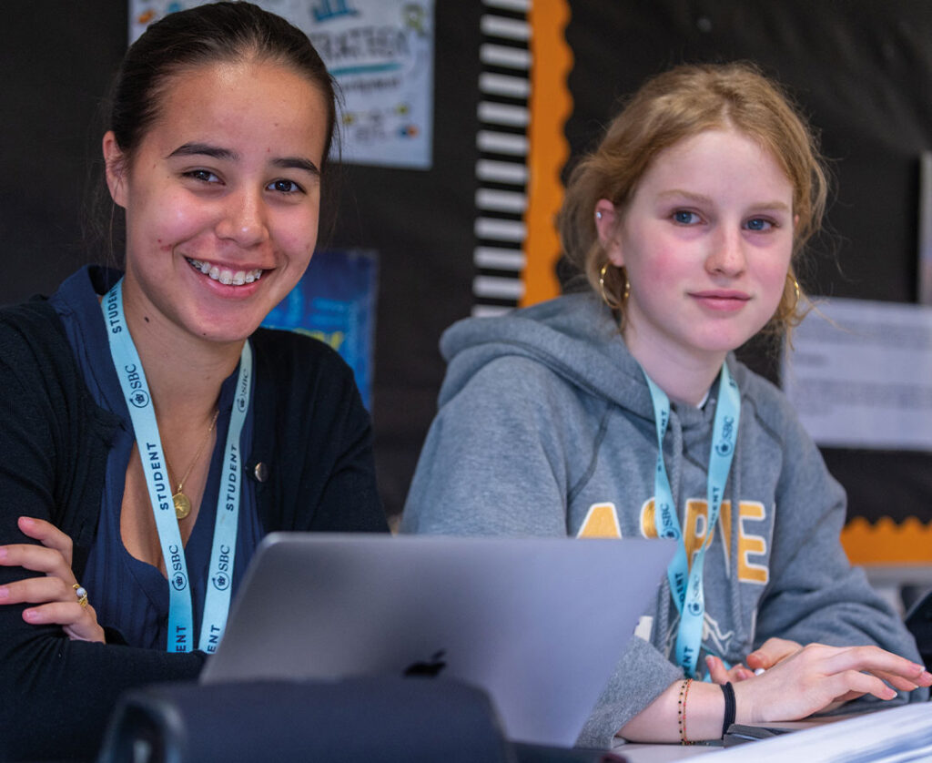 Cambridge-sbc-students-smiling-in-business-lesson